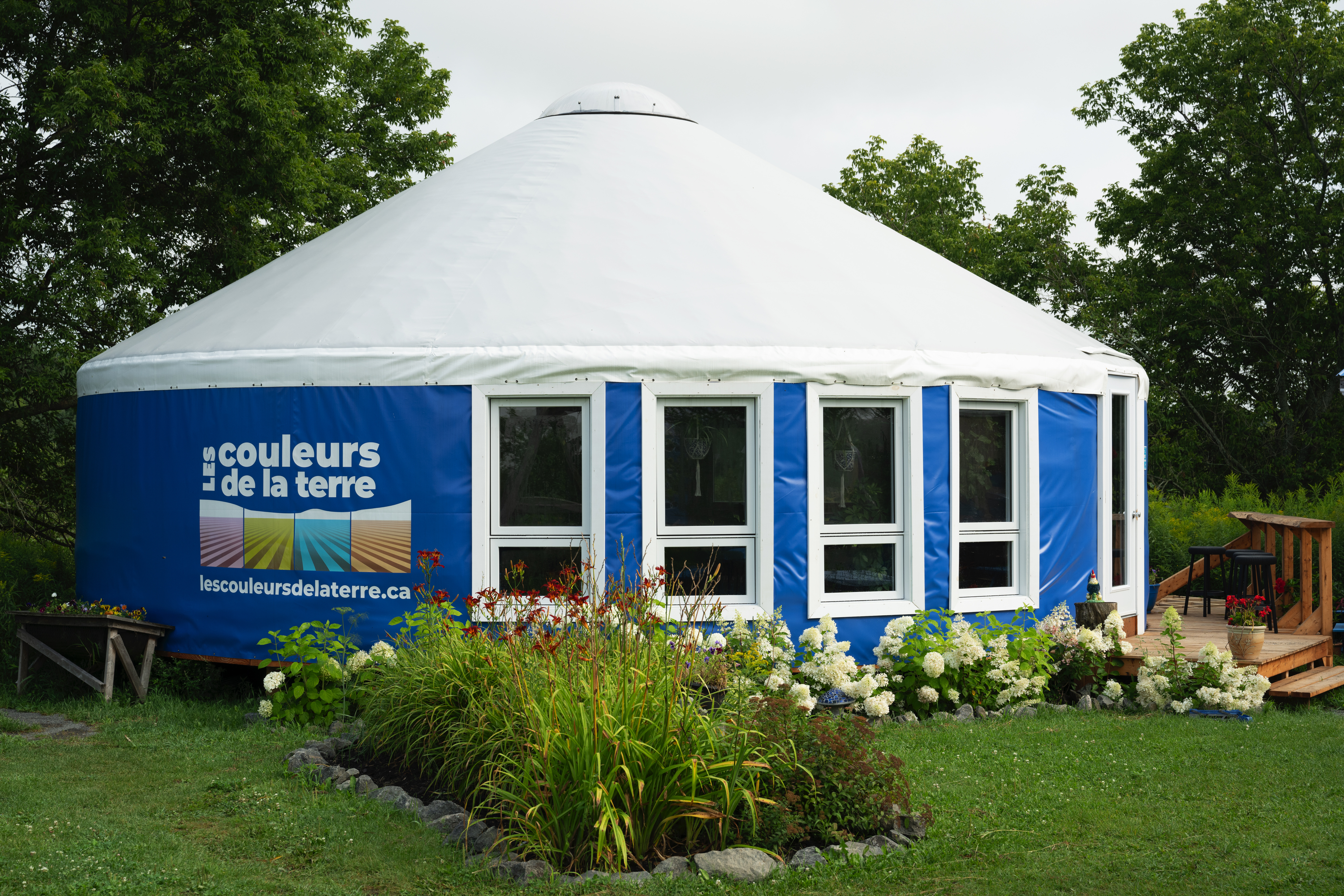 Yourte Esâce Campagne_ Salle à manger_Les Couleurs de la terre