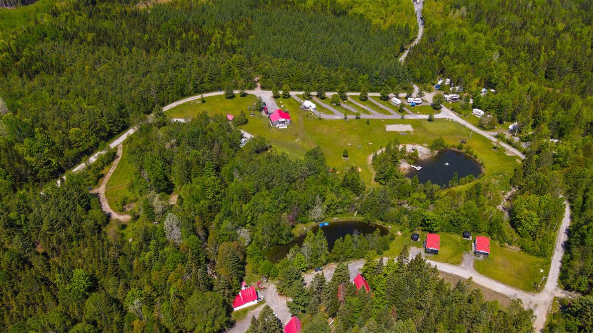 Site du Camping, chalets et spas des Pignons Rouges (&copy;Camping, chalets et spas des Pignons Rouges)