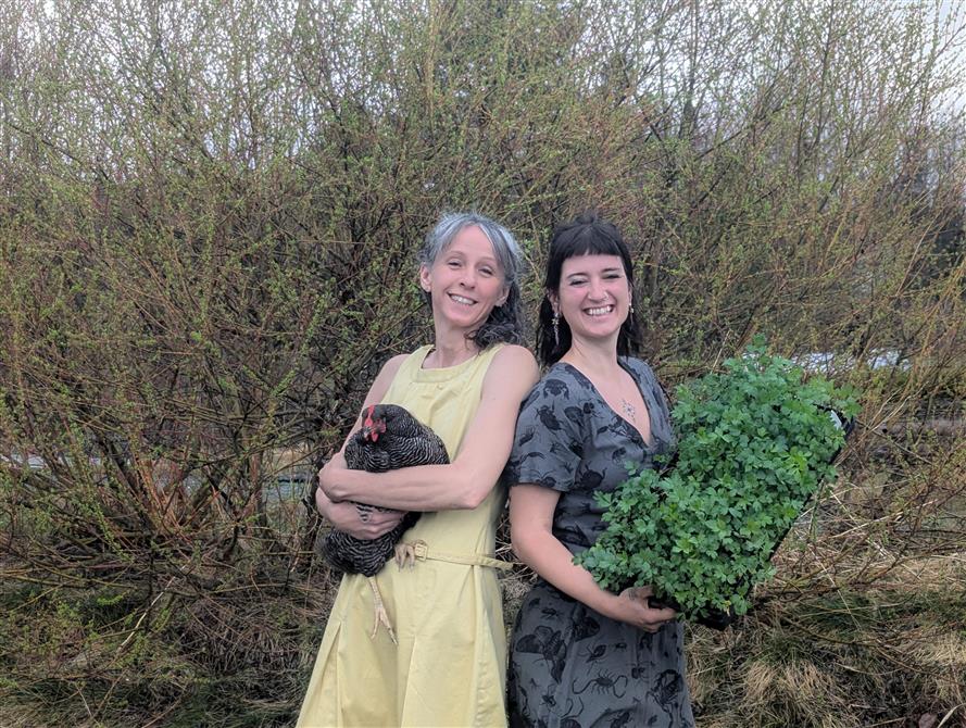 Mélissa et Andréanne (&copy;Herbes Orford)