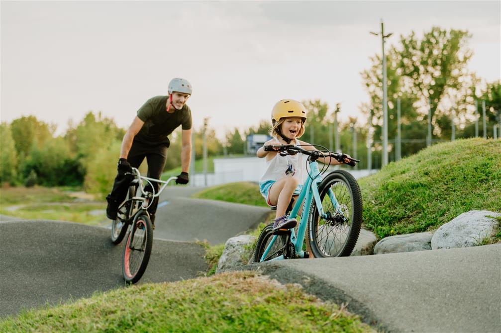 Pumptrack en famille (&copy;Réseau vélo Yamaska)