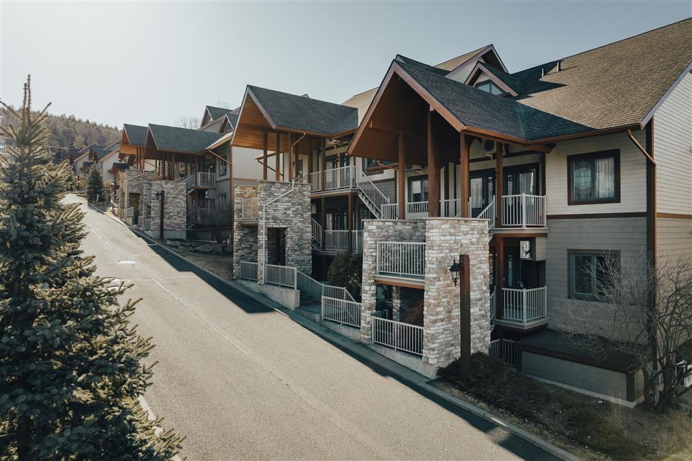 Extérieur Condos (&copy;Domaine Château-Bromont)