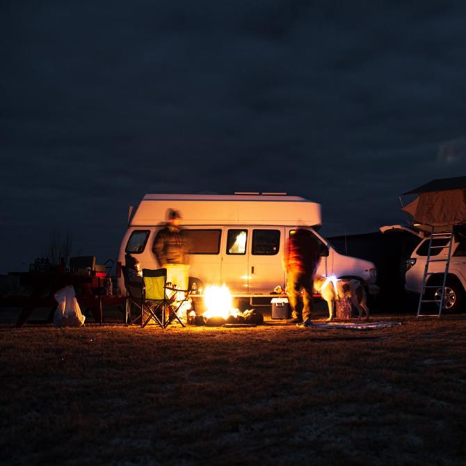 Camping et vans (&copy;Libre de droit)