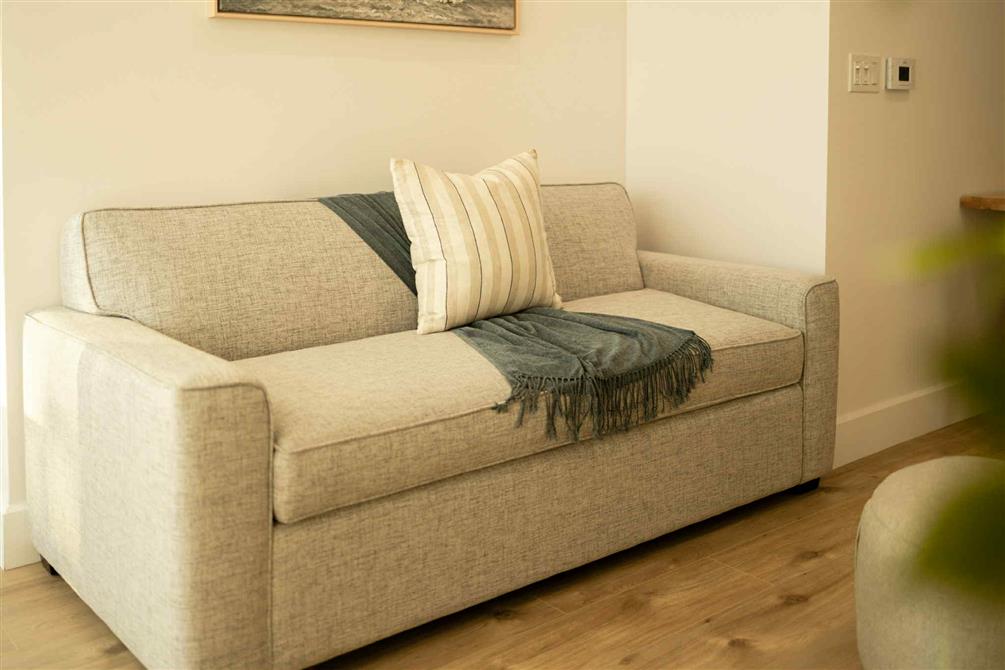 Divan-lit double  (&copy;La capitainerie du Lac Mégantic)