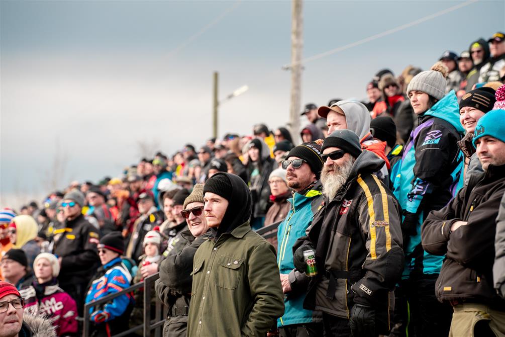 Ambiance spectateurs estrade (&copy;Grand Prix Ski-Doo de Valcourt)