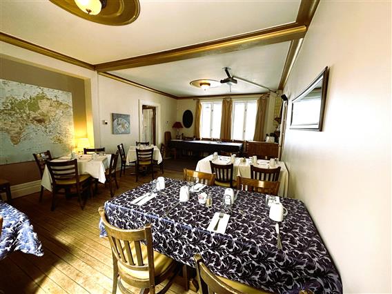 Auberge Le Petit St-Andre crédit AMLacombe - Salle principale 3