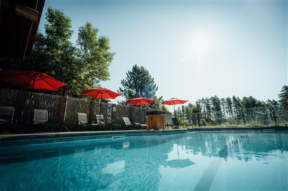 Auberge du Lac Taureau_Espace-Piscine-exterieure2