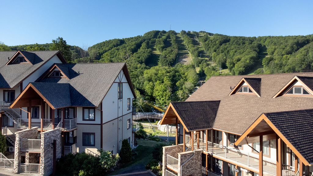 Extérieur Condos (&copy;Domaine Château-Bromont)