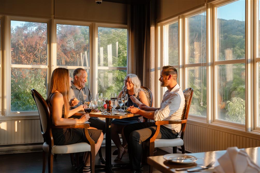 Salle à manger (&copy;Hôtel Château-Bromont)