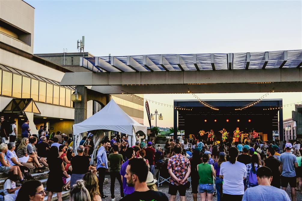 Concerts de la Cité à la place de la Cité (&copy;Les Anti Stress de Monsieur Ménard)