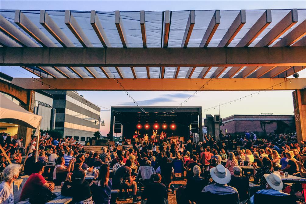 Concerts de la Cité à la place de la Cité (&copy;Les Anti Stress de Monsieur Ménard)