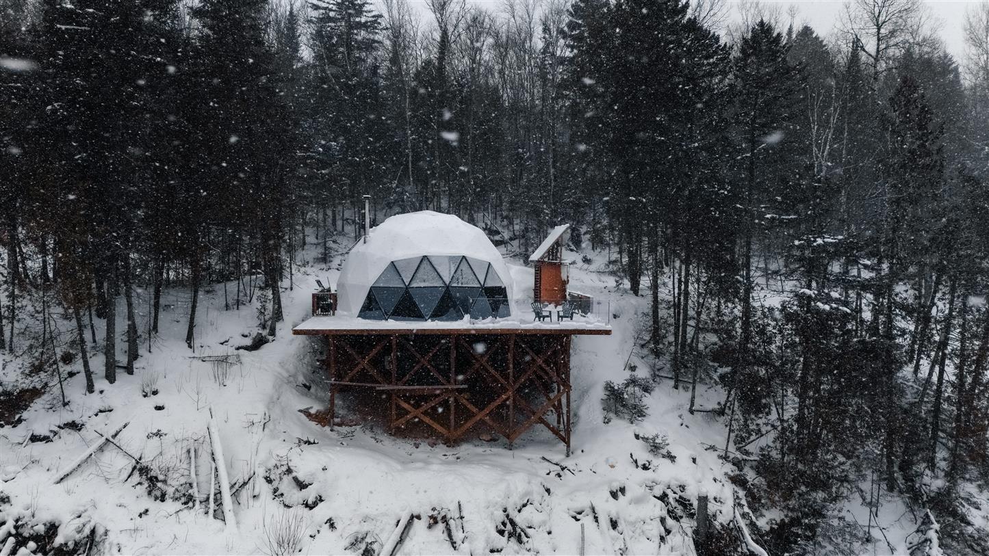 Vue aérienne du Dôme La Pruche en hiver