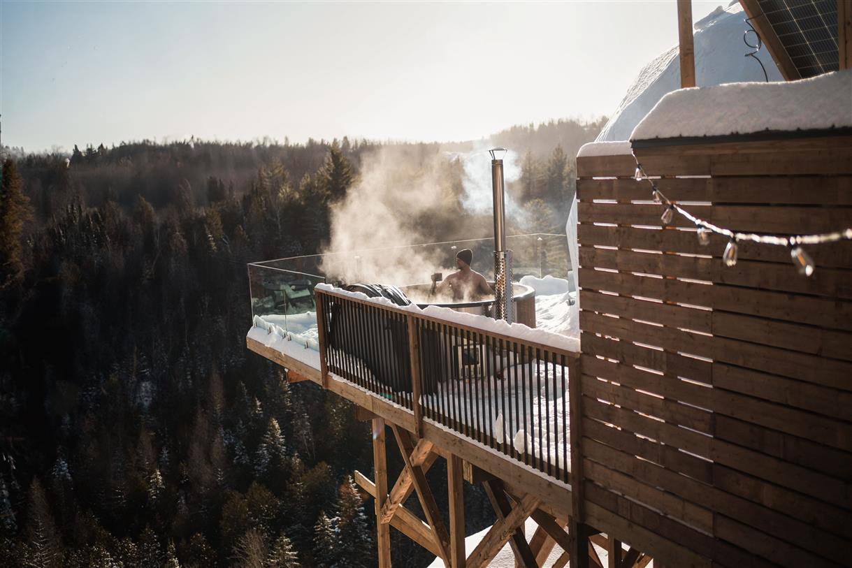 Spa scandinave privée sur chaque terrasse avec vue panoramique