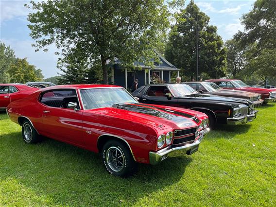 Exposition d'autos anciennes de Repentigny - jour