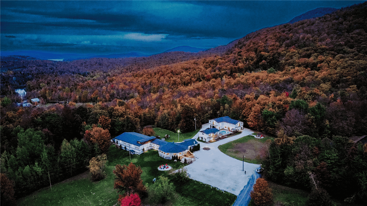 Eastman Club vue aérienne (&copy;Les Chalets Nature)