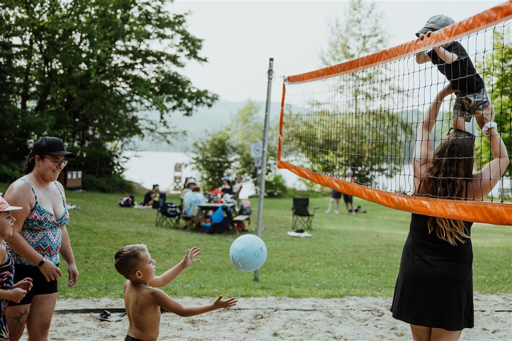 Famille volleyball_plage_lac Argent@MB Photographie (&copy;MB Photographie)