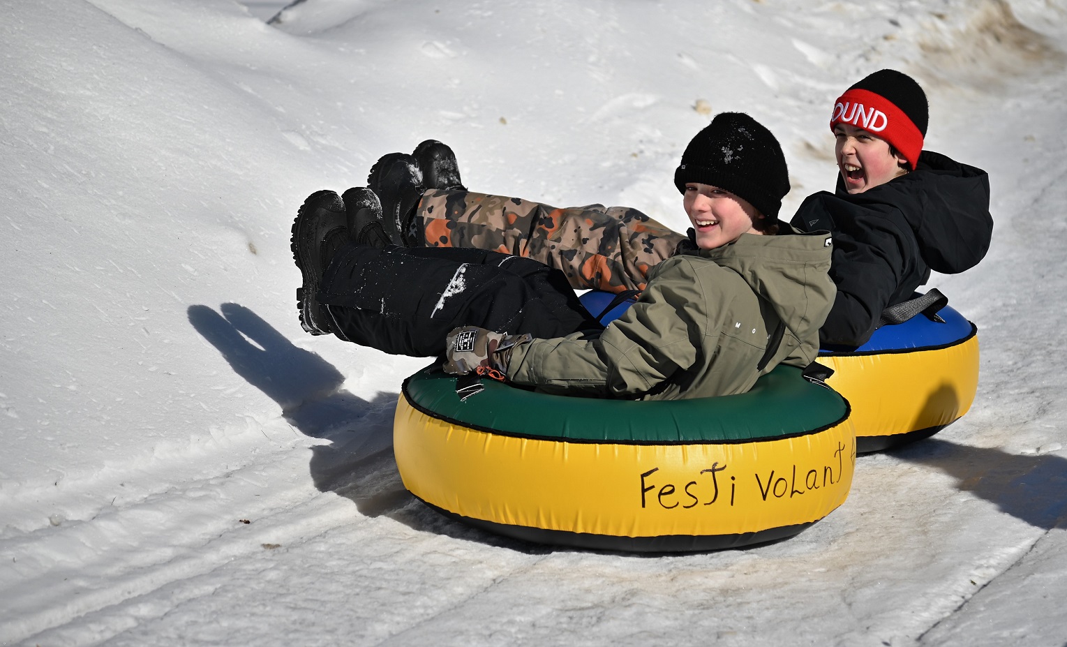 Glissade en tube à neige