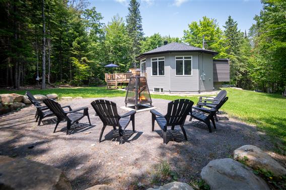 Foyer de bois extérieur
