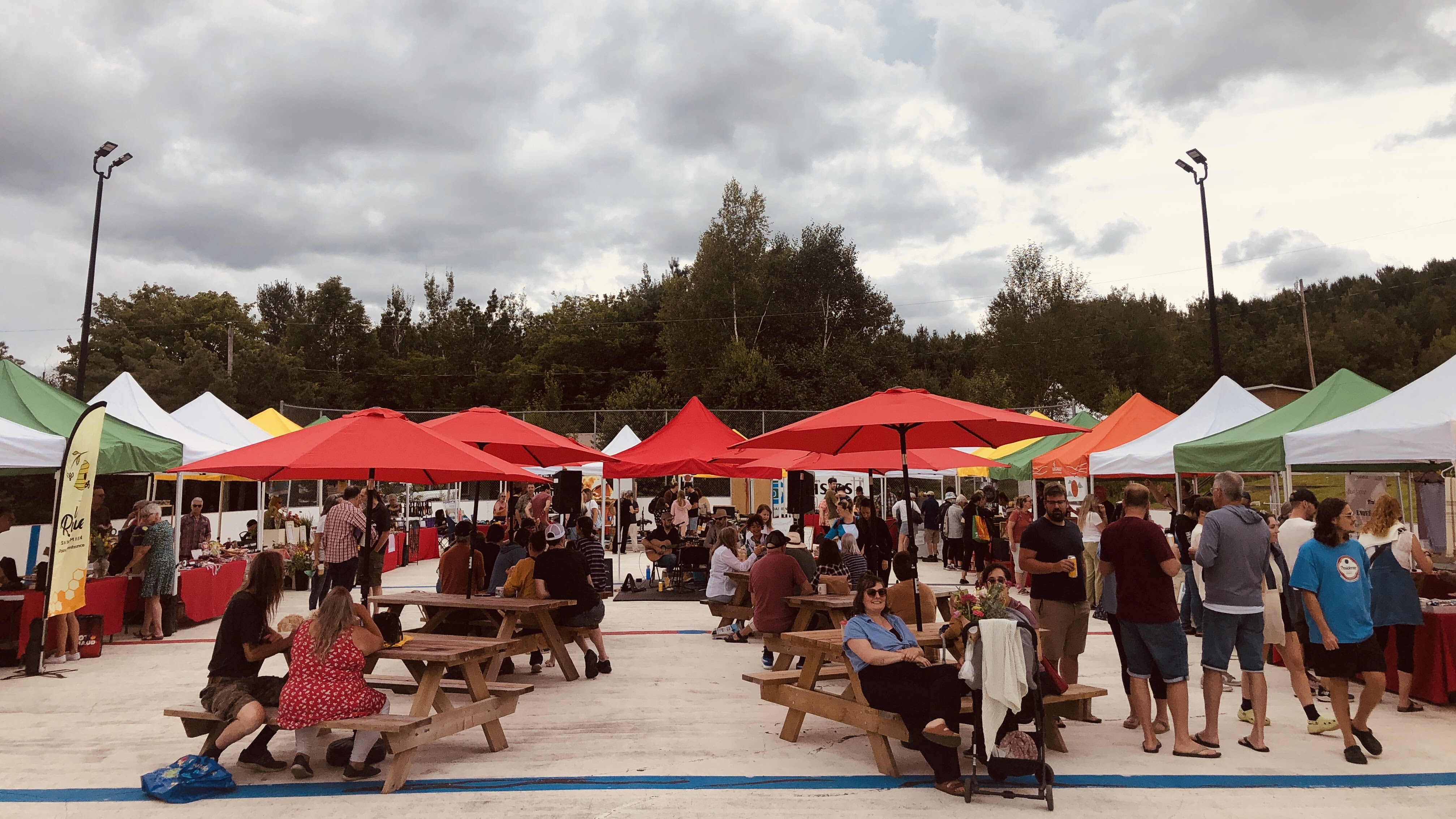 March&#233; public Autour du four de Saint-Damien - 3