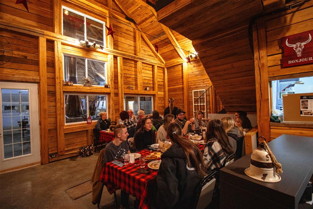 repas de cabane à sucre (&copy;ferme des Petits Torrieux)