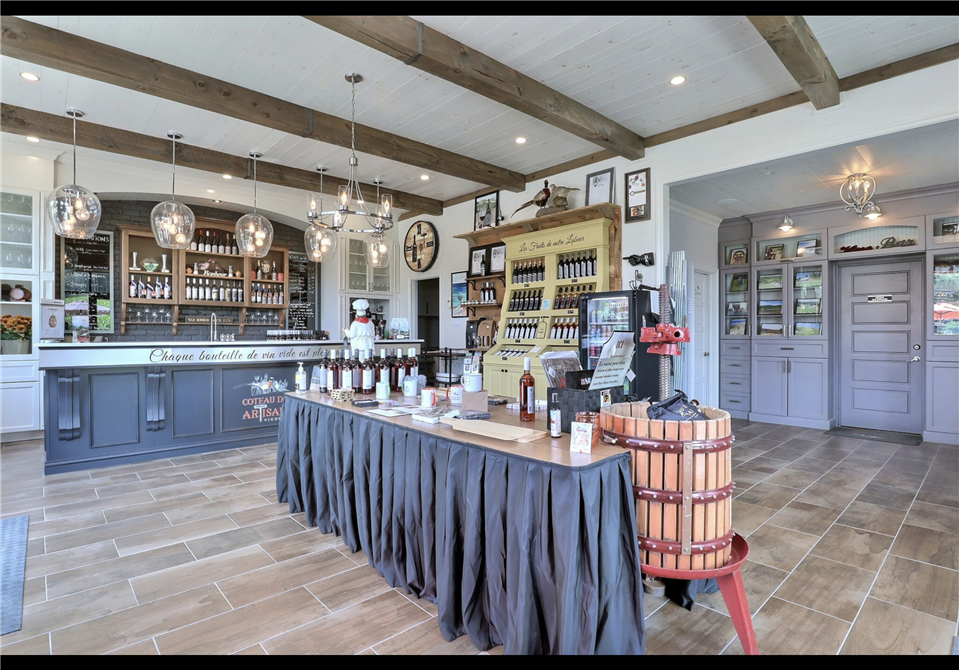 Boutique (&copy;Vignoble Coteau des Artisans)