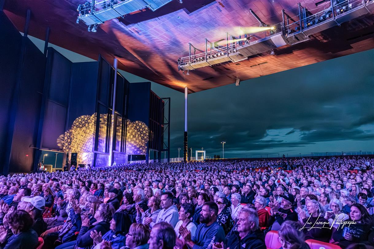 Salle de l'Amphithéâtre Cogeco avec public