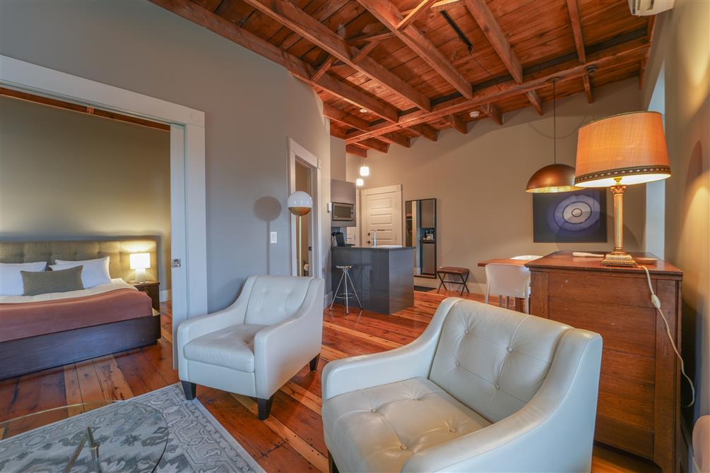 La Suite - salon (&copy;Le Pleasant Hôtel)