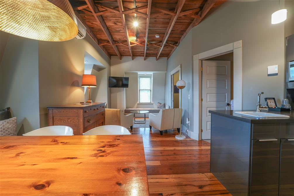 La Suite - salon (&copy;Le Pleasant Hôtel)