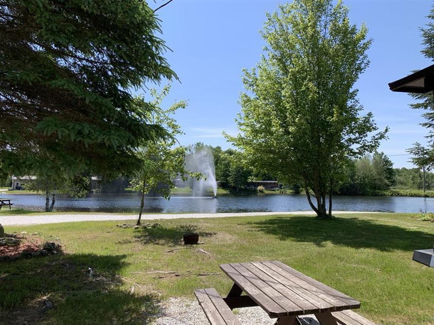 Lac artificiel (&copy;Camping La Mine de Cuivre)