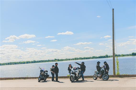 Moto_chemin-du-Roy_ete2024_HR_credit-photo_Simon-Laroche149