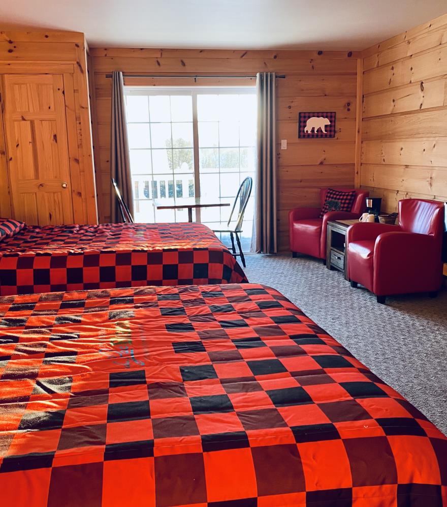 PLB-chambre-16-2-lits-fauteuil-rouges-chambre-complete