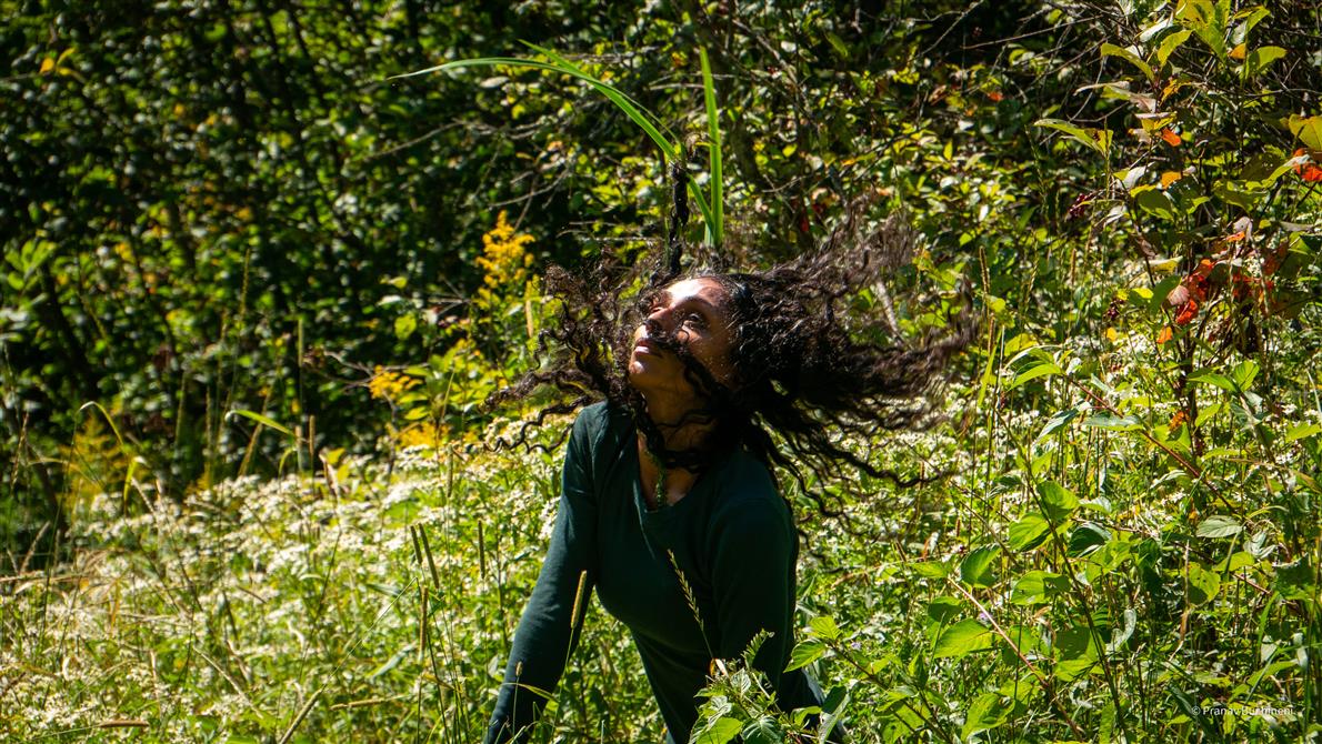 Performance de danse en extérieur (&copy;Pranav Buchineni)
