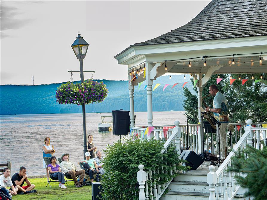 Projet Donato en concert au parc Dreamland de North Hatley (&copy;Frank Scafuro)
