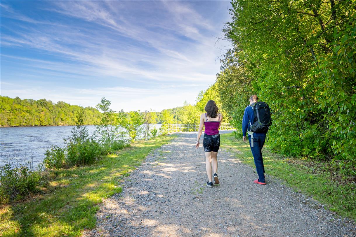 Walking trails and Saint-Maurice river