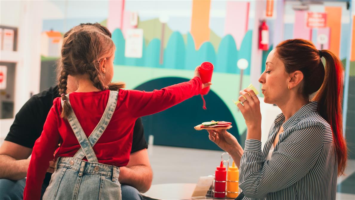 Resto1 (&copy;Le P'tit Monde des Grands)