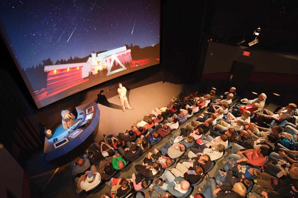 Salle Multimedia (&copy;Guillaume Poulin)