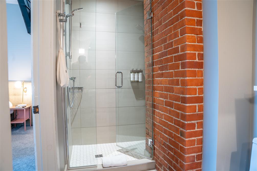 Salle de bain - Suite junior (&copy;Le Pleasant Hôtel)