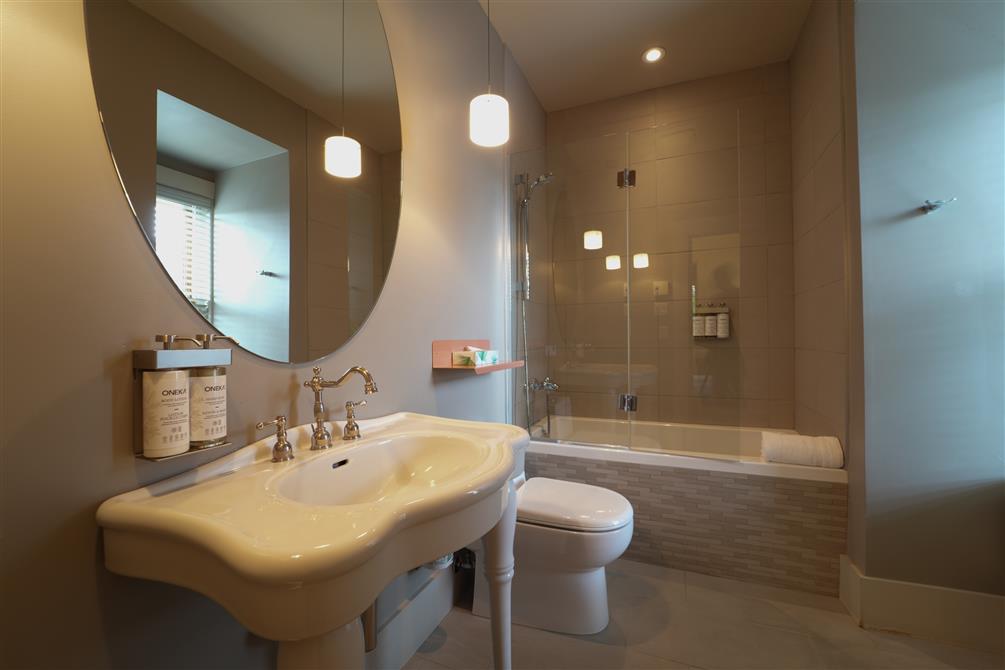 Salle de bain - régulière double (&copy;Le Pleasant Hôtel)