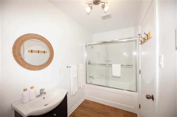 Salle de bain bain et douche