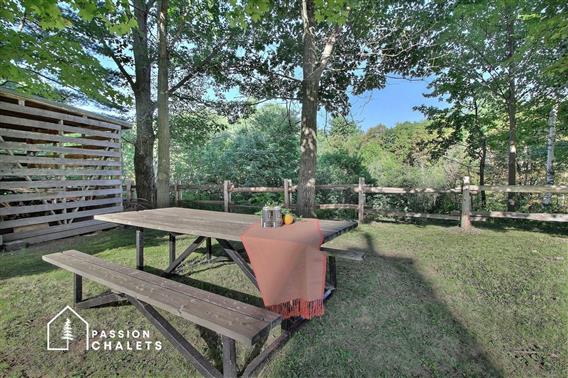 Picnic table