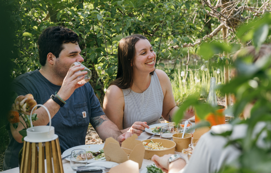 Tablée dans les vergers (&copy;Cidrerie Milton)