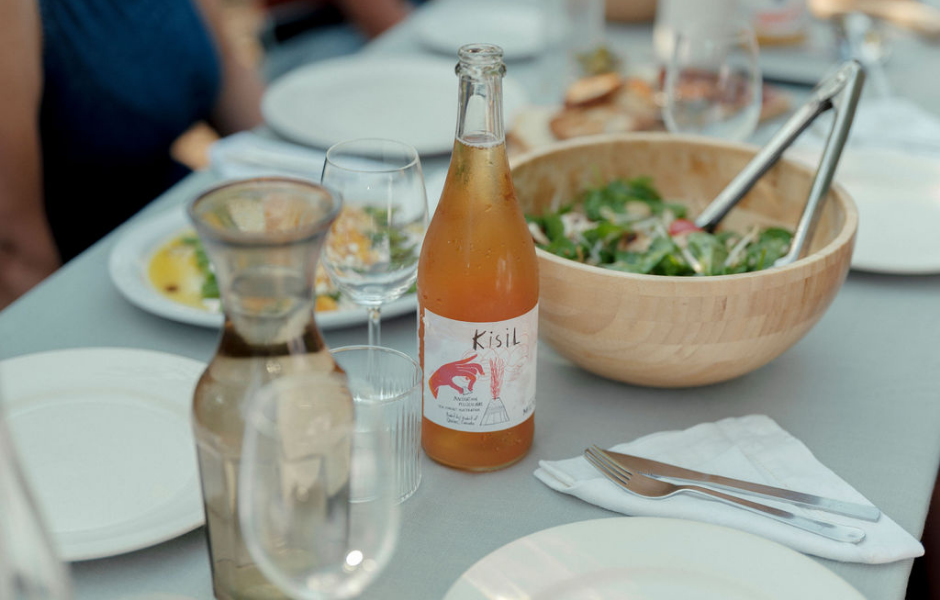 Tablée dans les vergers (&copy;Cidrerie Milton)