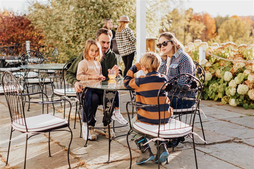 Terrace family (&copy;Domaine Heritage)