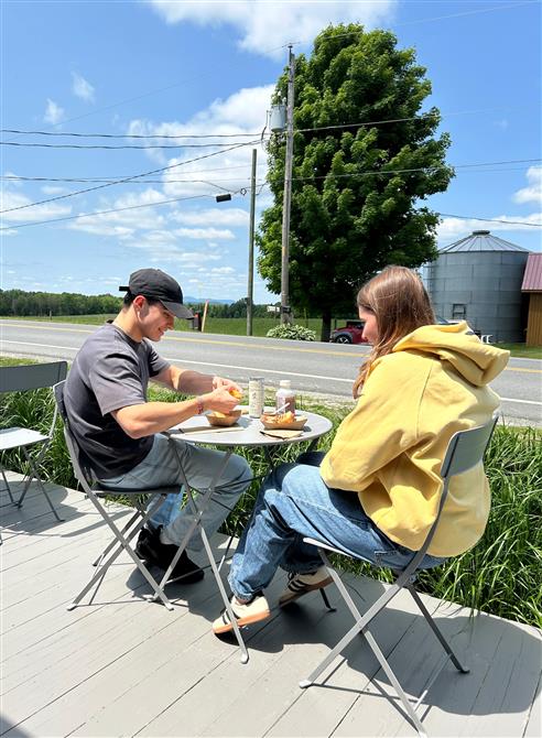 Terrasse (&copy;Catherine - FromagerielaStation)