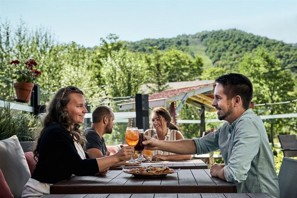 Terrasse avec vue sur la montagne (&copy;Daphné Caron)