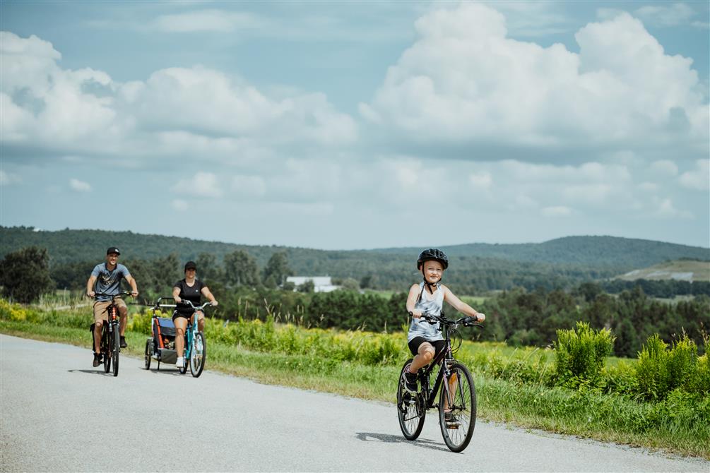 Vélo famille_chemin Gosford_sentier multifonctionnel@MB Photographie (&copy;@MB Photographie)