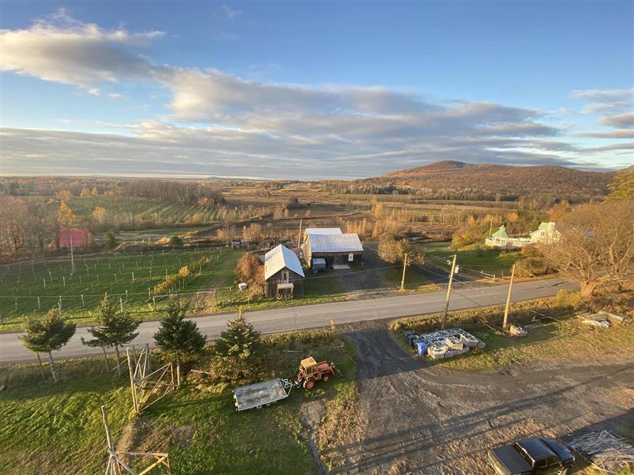 Vue-sur-la-montagne (&copy;Vignoble du PicBois)