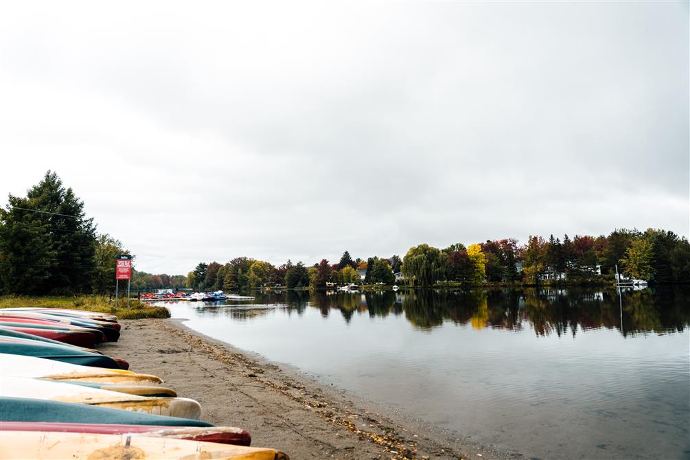 automne-canots-plage-blanchard-riviere-magog-2021-Emile-Phaneuf (&copy;Émilie Phaneuf)
