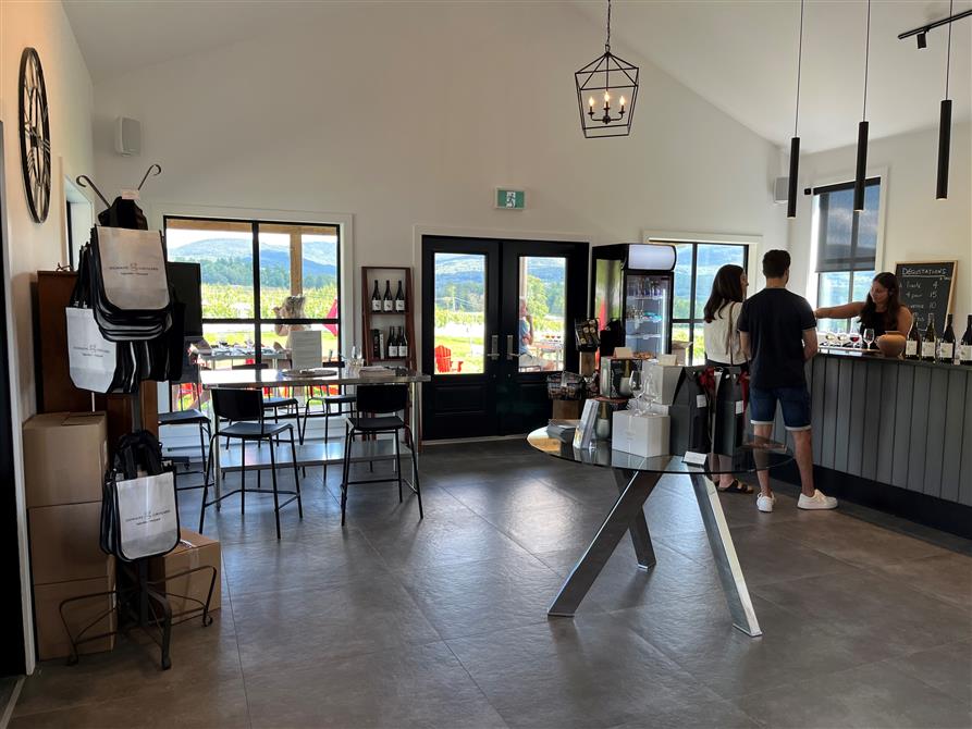 Boutique intérieur (&copy;Domaine Girouard)