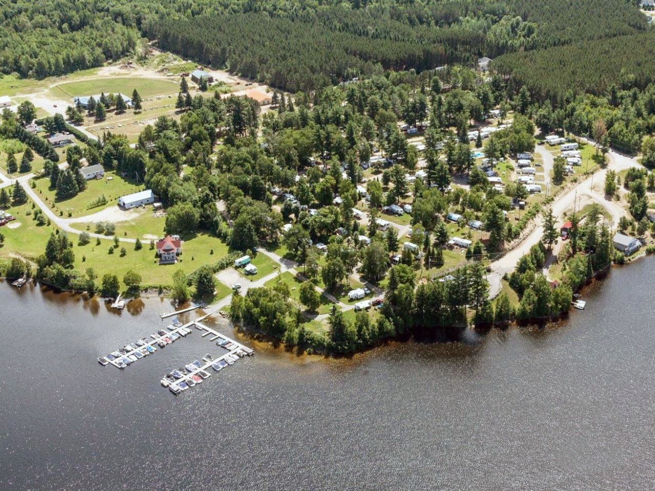 Camping L'escargot Campground NotreDamedePontmain Bonjour Québec