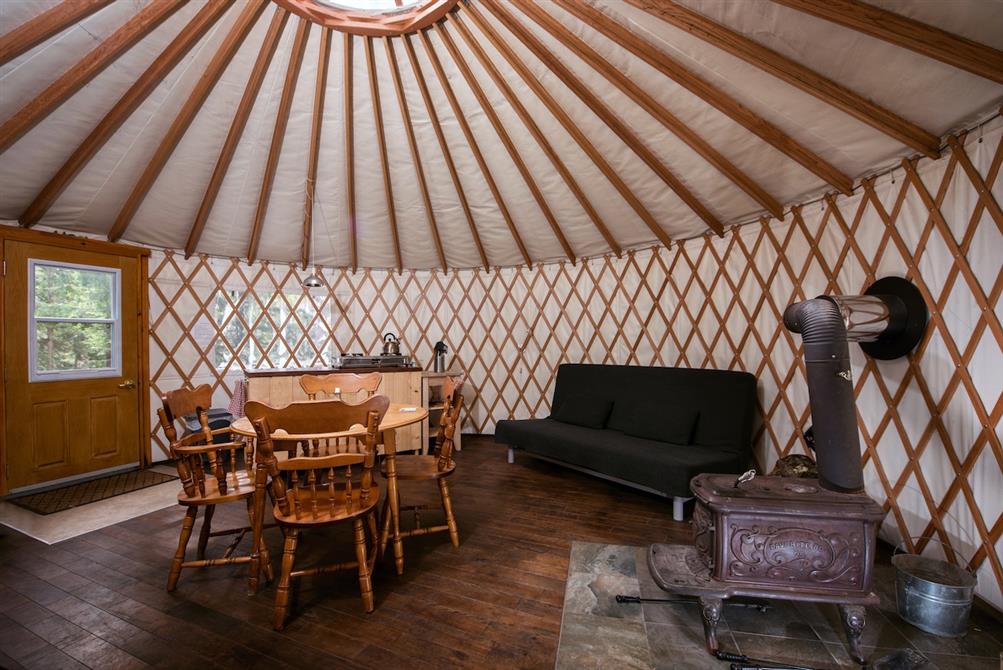 Intérieur yourte (&copy;Exploitant)